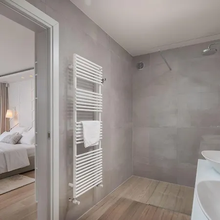 Ferienhaus Mit Privatpool Fur 9 Personen Ca 320 Qm In Jezera, Dalmatien Norddalmatien * イェゼラ