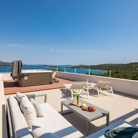 Ferienhaus Mit Privatpool Fur 9 Personen Ca 320 Qm In Jezera, Dalmatien Norddalmatien イェゼラ