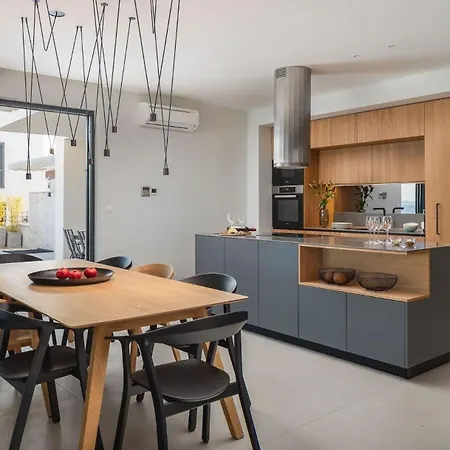Ferienhaus Mit Privatpool Fur 9 Personen Ca 320 Qm In Jezera, Dalmatien Norddalmatien *
