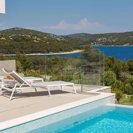 Ferienhaus Mit Privatpool Fur 9 Personen Ca 320 Qm In Jezera, Dalmatien Norddalmatien *